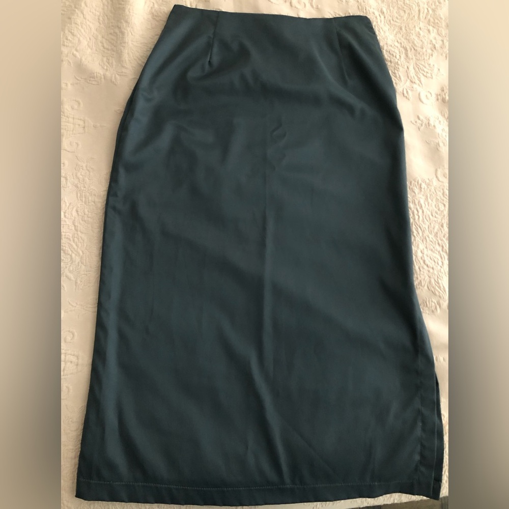 Vero Moda skirt 26 inches wrist by 29 length